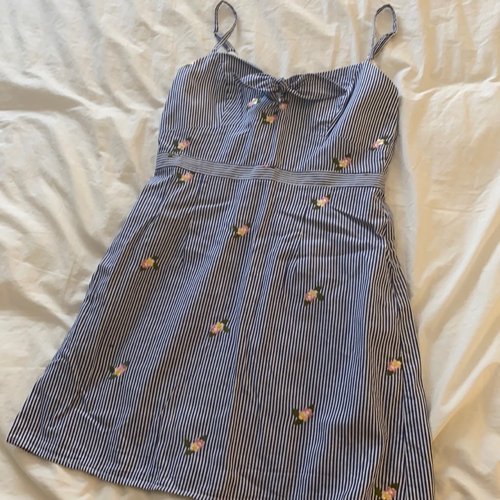 Clover and Stone Embroidered Floral Dress Size Small